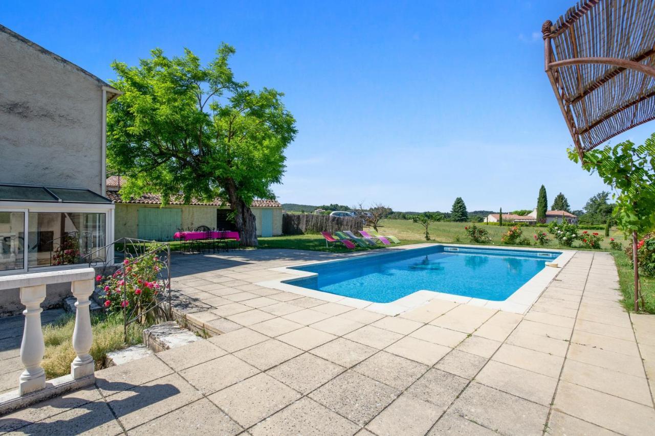 Villa Charmante A La Tour-D'Aigues Avec Piscine Privee Exterior photo